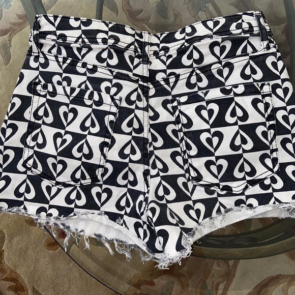 black & white printed heart shape skate shorts denim cute RSQ x Tillys bottoms - Picture 11 of 11